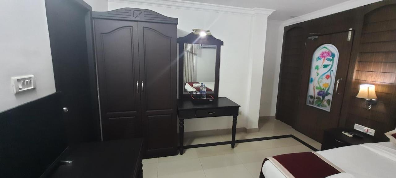 Gee Bee Palace Angamaly Esterno foto