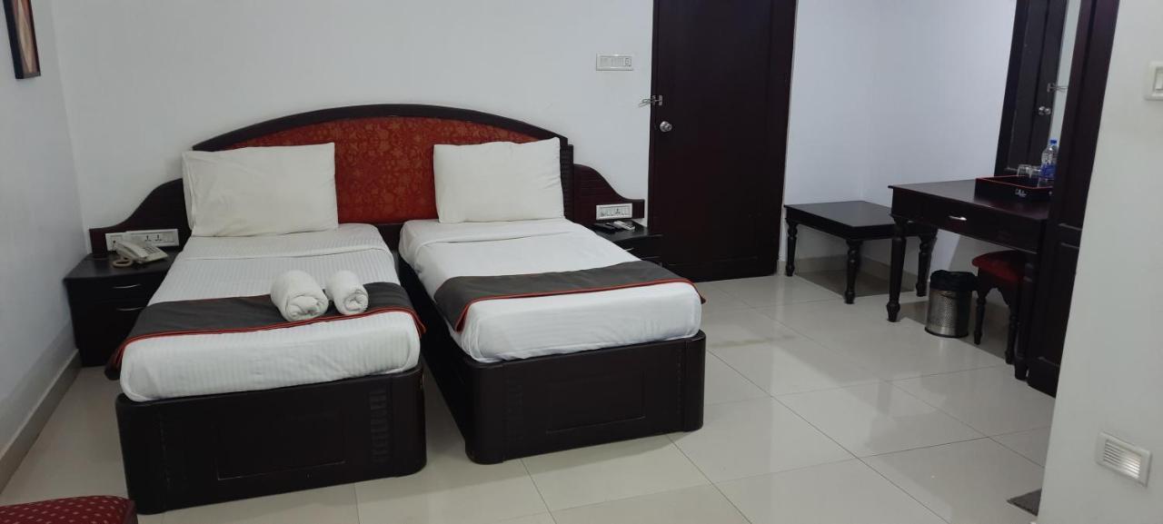 Gee Bee Palace Angamaly Esterno foto