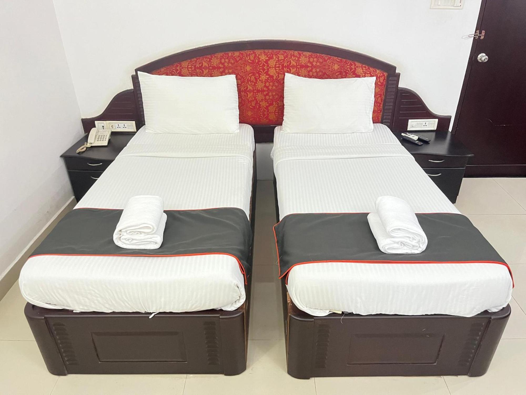 Gee Bee Palace Angamaly Esterno foto