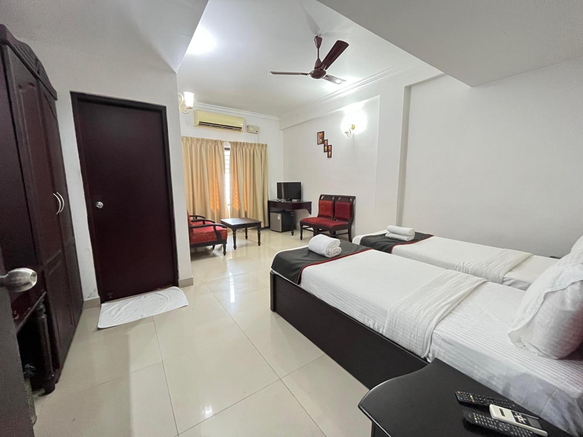 Gee Bee Palace Angamaly Esterno foto