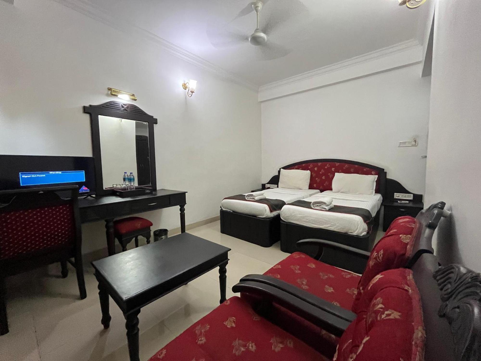 Gee Bee Palace Angamaly Esterno foto