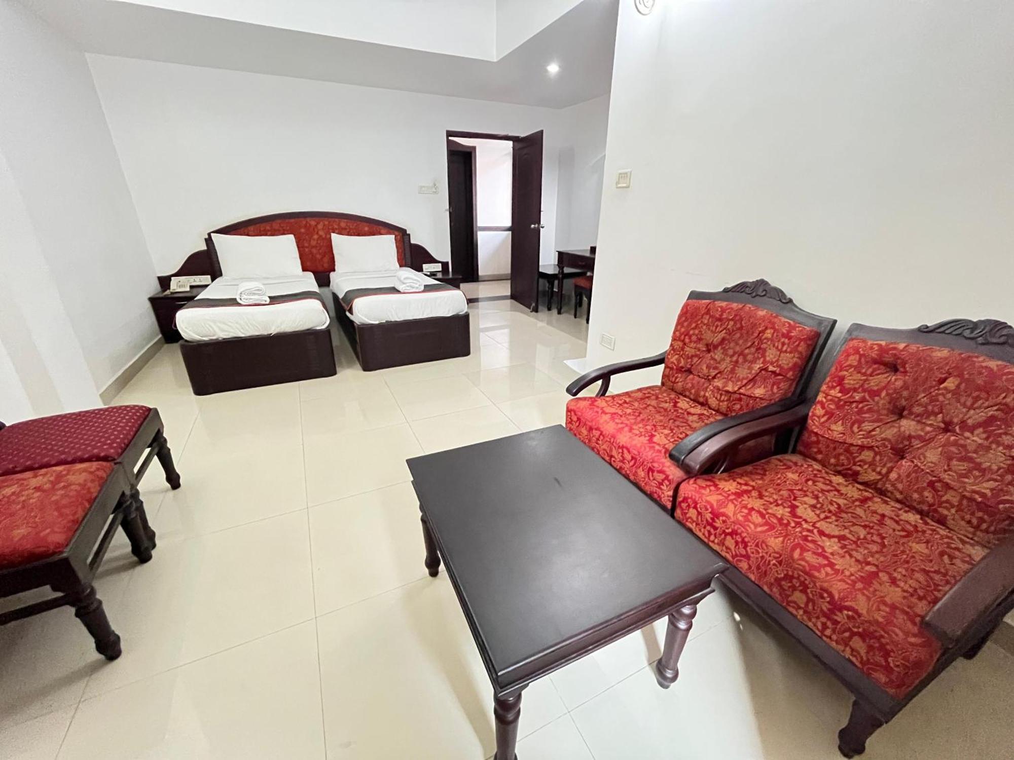 Gee Bee Palace Angamaly Esterno foto