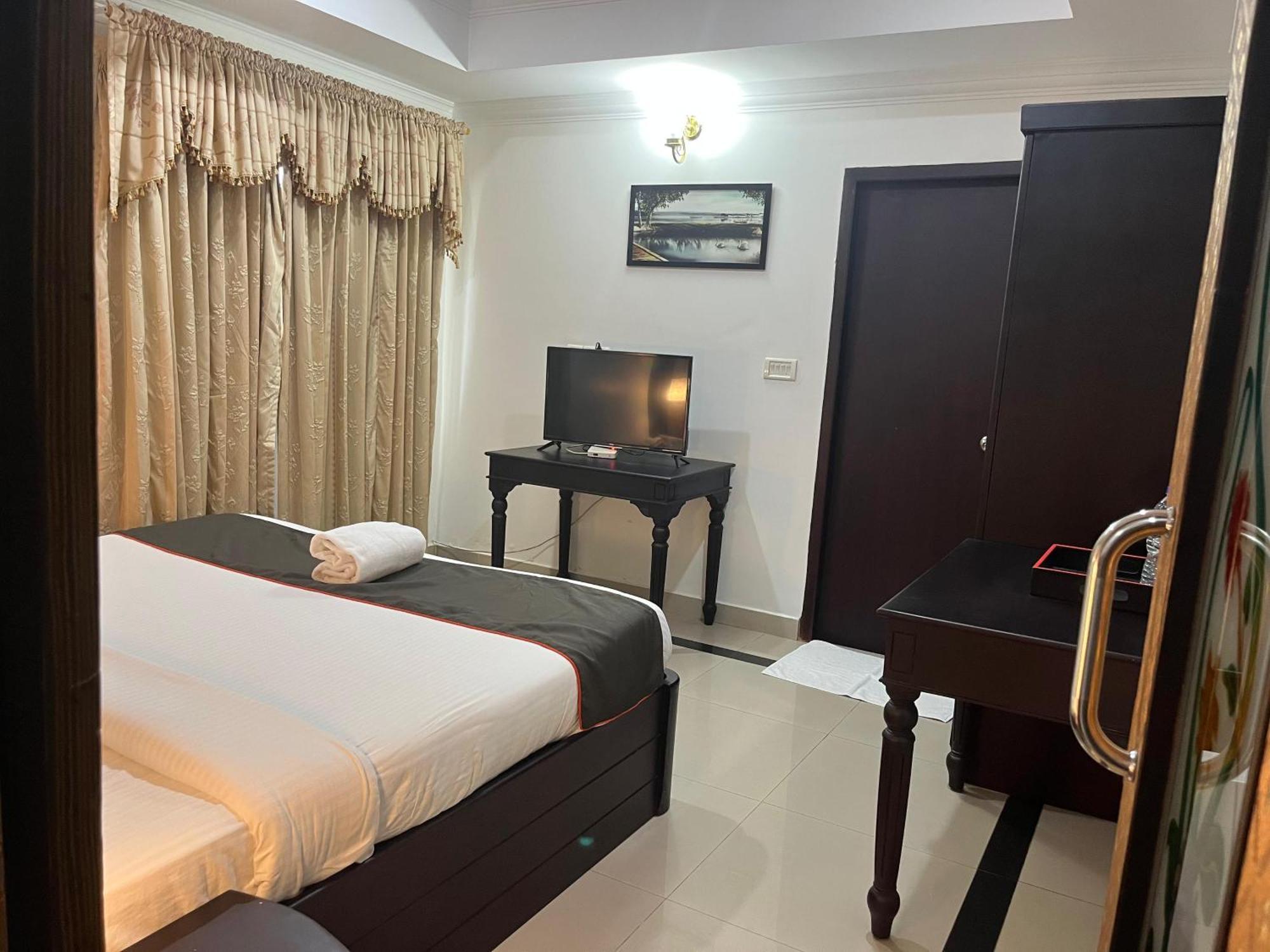 Gee Bee Palace Angamaly Esterno foto