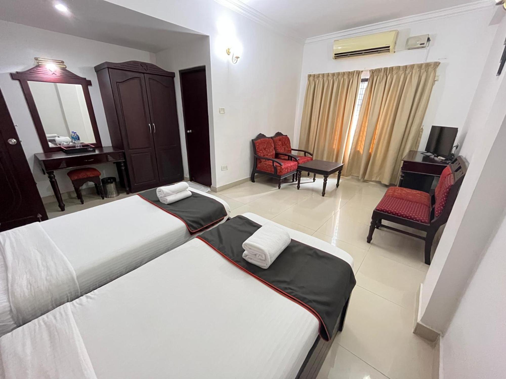 Gee Bee Palace Angamaly Esterno foto