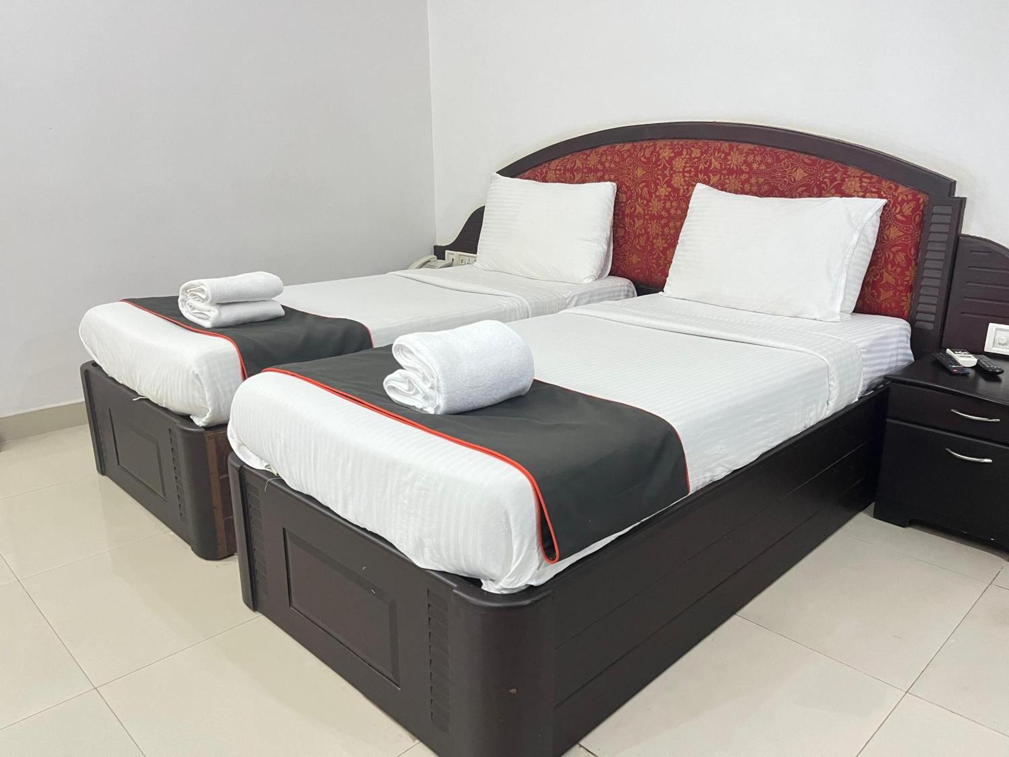 Gee Bee Palace Angamaly Esterno foto