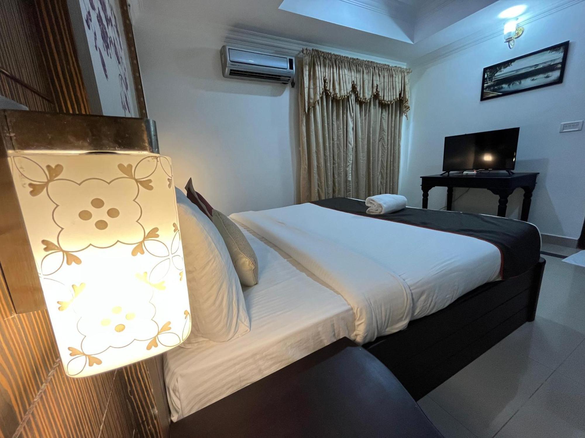 Gee Bee Palace Angamaly Esterno foto