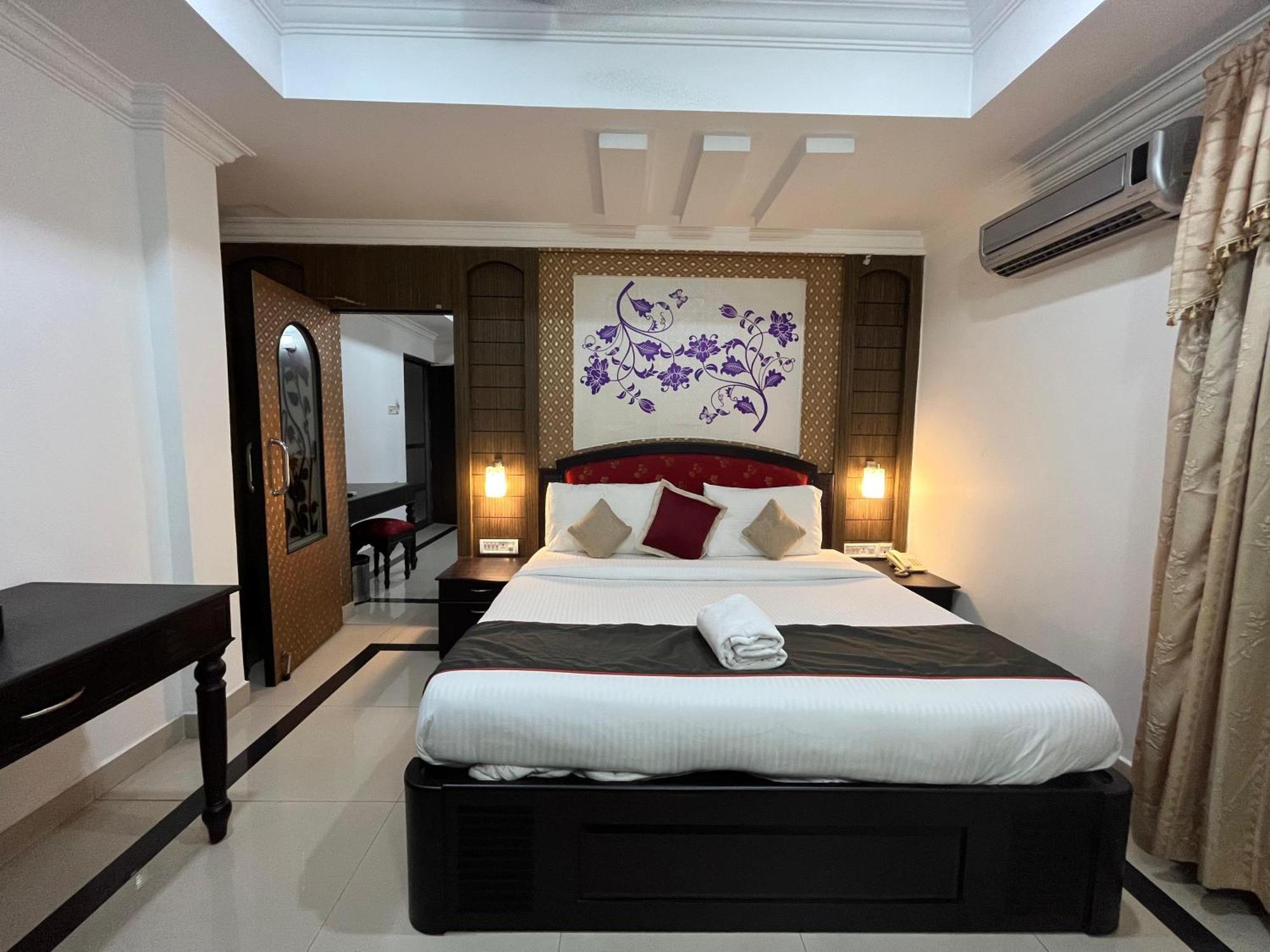 Gee Bee Palace Angamaly Esterno foto