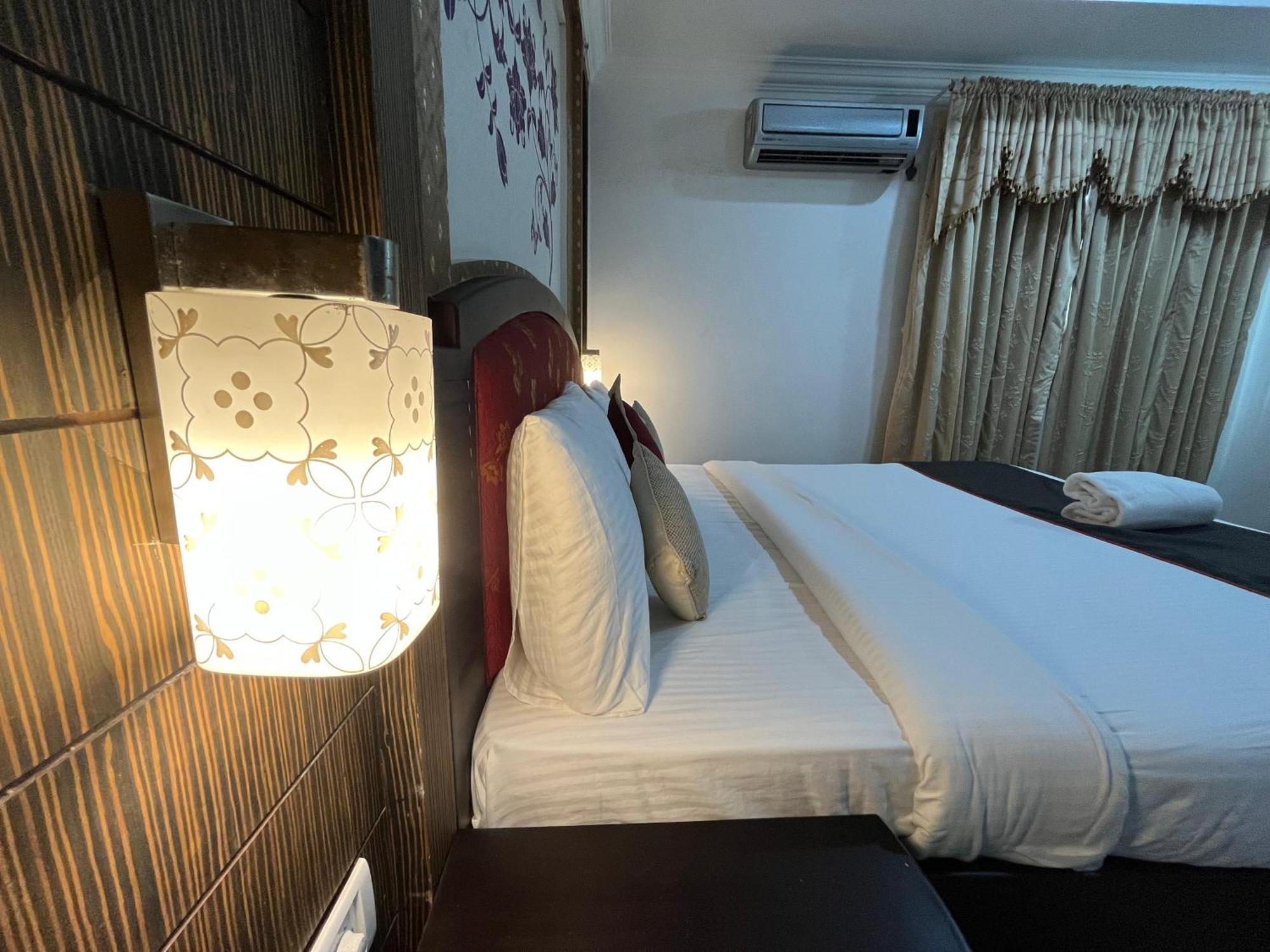 Gee Bee Palace Angamaly Esterno foto